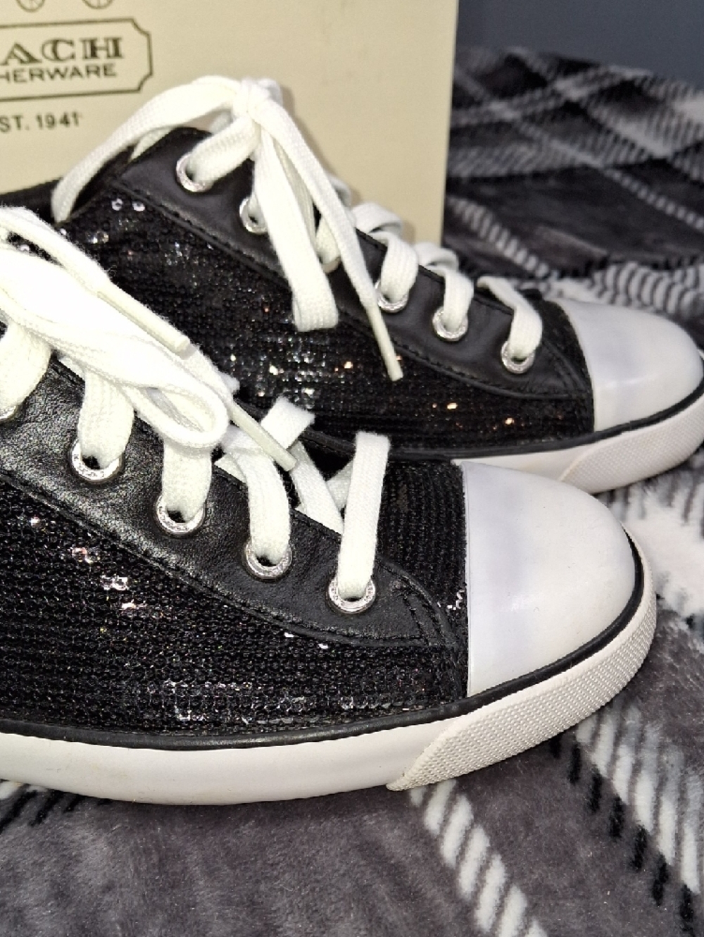 Vintage Coach Black and White Low-Top Sequin Sneakers - Picture 4 of 17